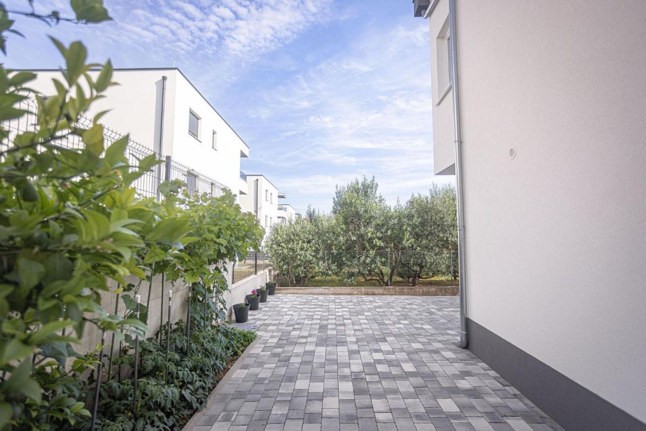 Apartments Veronika Trogir Exterior photo